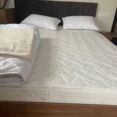 Διαμέρισμα Cosy In The Center Of